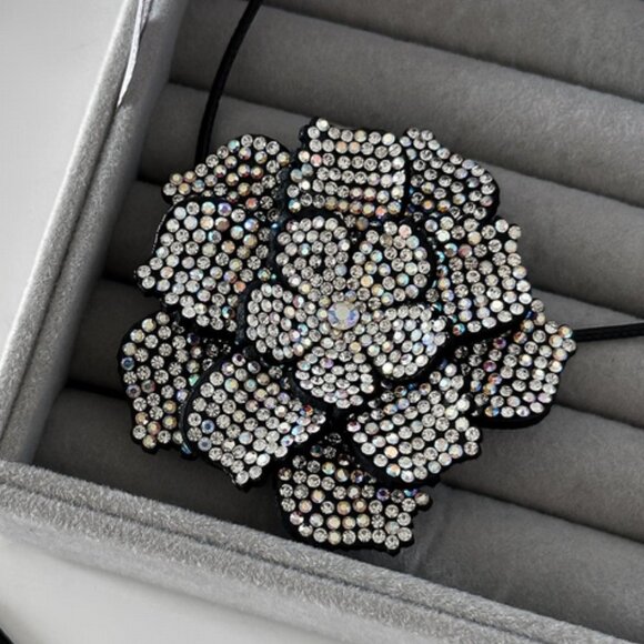 Floral Rhinestone wrap Necklace - Picture 2 of 5